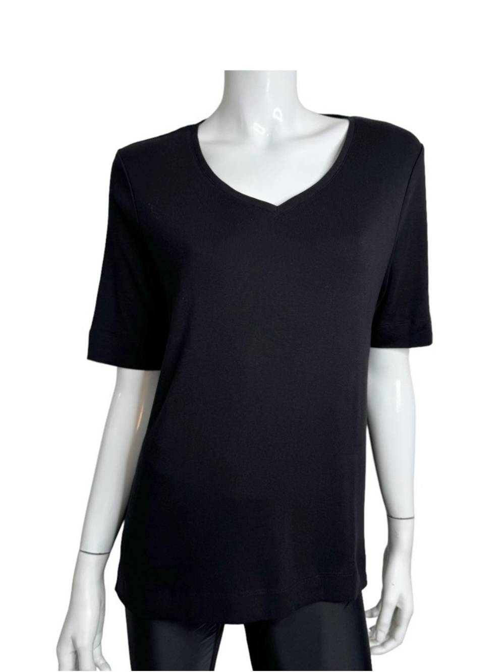 Chico's Black V-Neck Short Sleeve Top